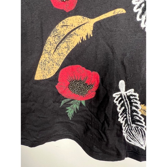 True Religion Womens Black V Neck Graphic T-Shirt Red Poppies Feathers Beaded XS - Picture 5 of 13